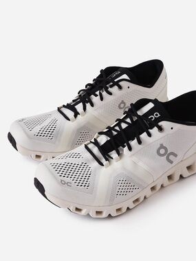 On Cloud X Running White and Black Athletic Sneakers Men’s 11.5